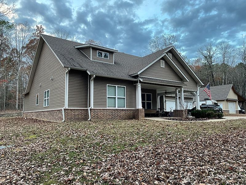 1st image of 990 Deer Valley Dr