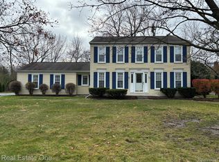 4237 Saddle Ln, West Bloomfield, MI