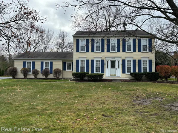 4237 Saddle Ln, West Bloomfield, MI 48322
