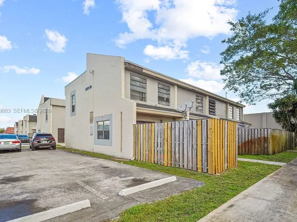 2424 NW 52nd Ave #2424, Lauderhill, FL 33313