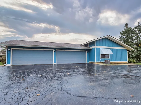 933 Wiltshire Dr APT C, McHenry, IL 60050