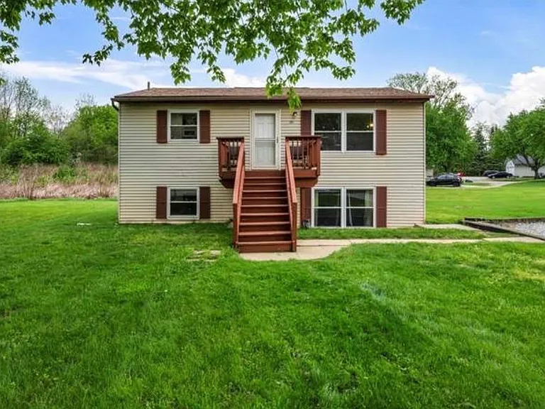 1529-31 Benjamin Ct — Photo 25