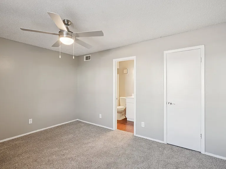 5644 Riverwalk Dr — Photo 53