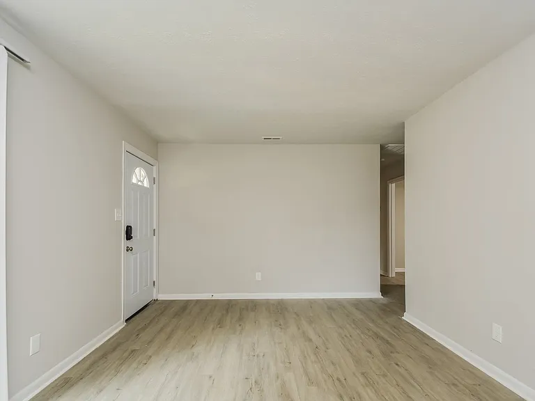 1790575_017_living_room_13182611.jpg