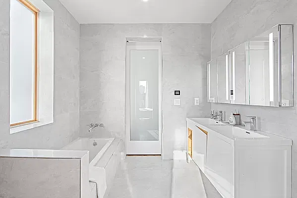 Bathroom, photo 1