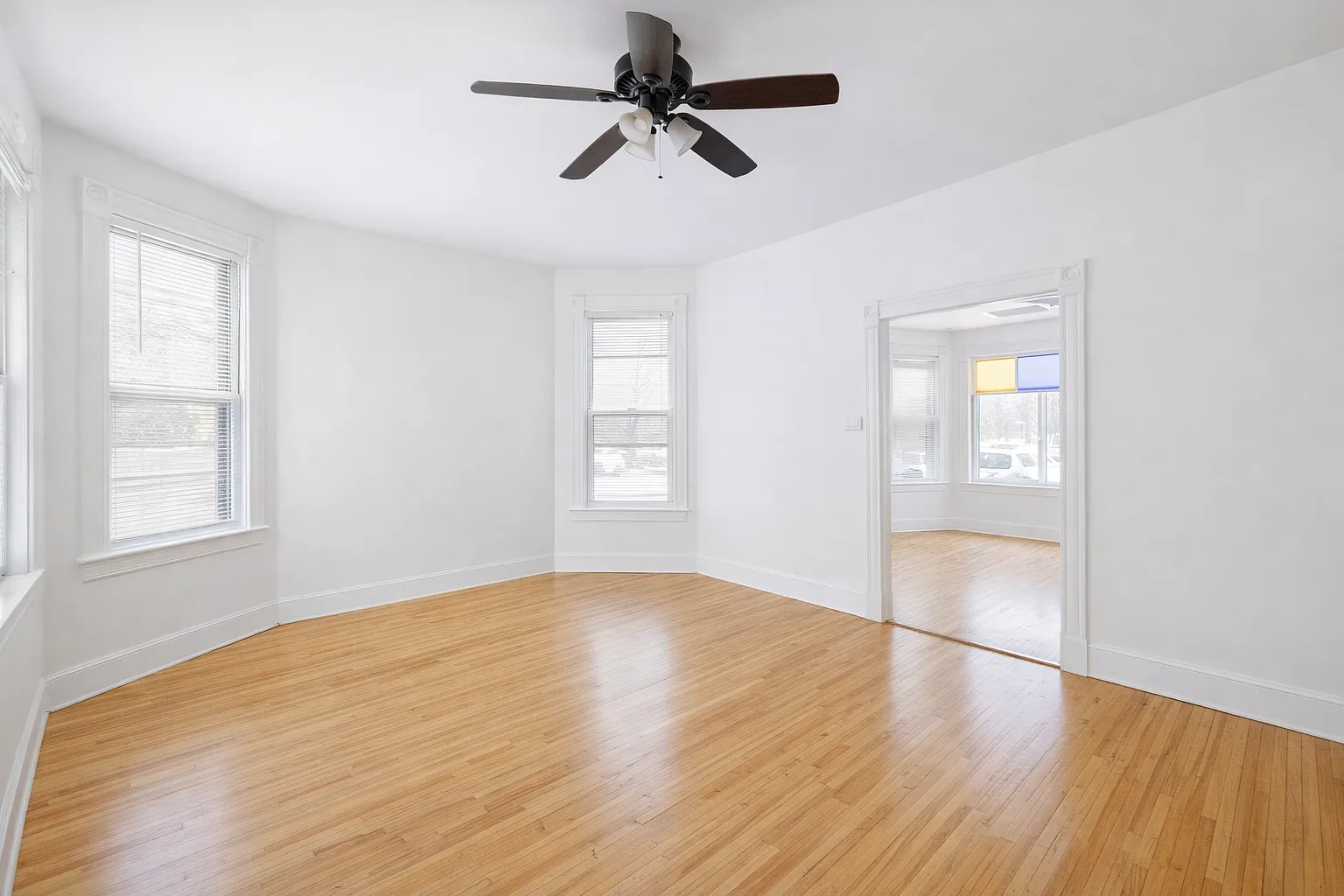 5 bed, $2,900 — Photo 2