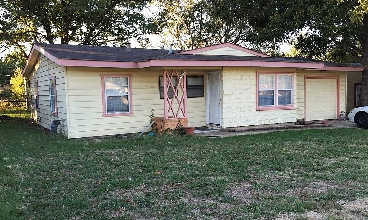 1st image of 1002 E Lovers Ln
