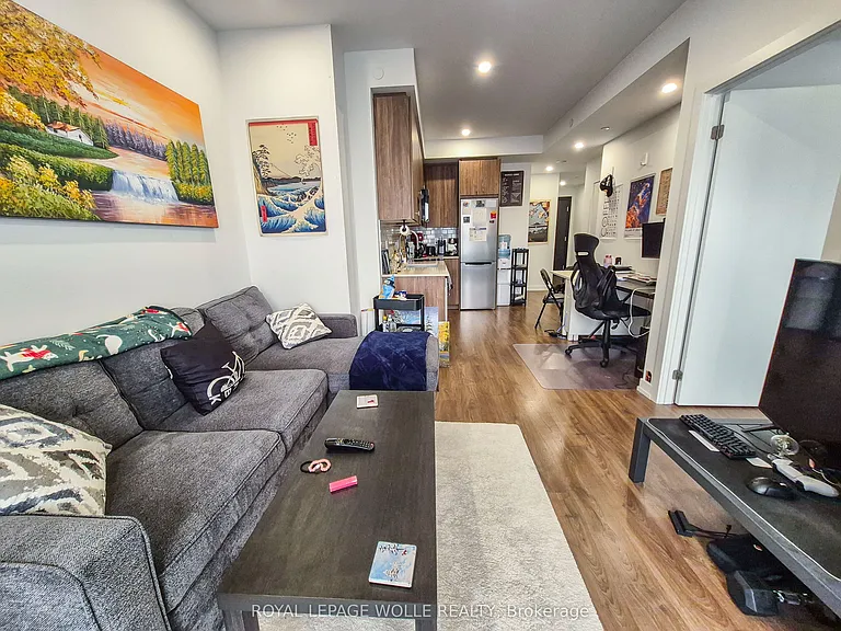 15 Wellington St S #2504 — Photo 4