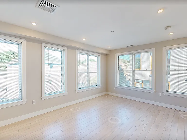 197 Green St #306 — Photo 4