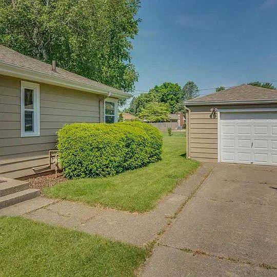 1717 Rockne Dr — Photo 22