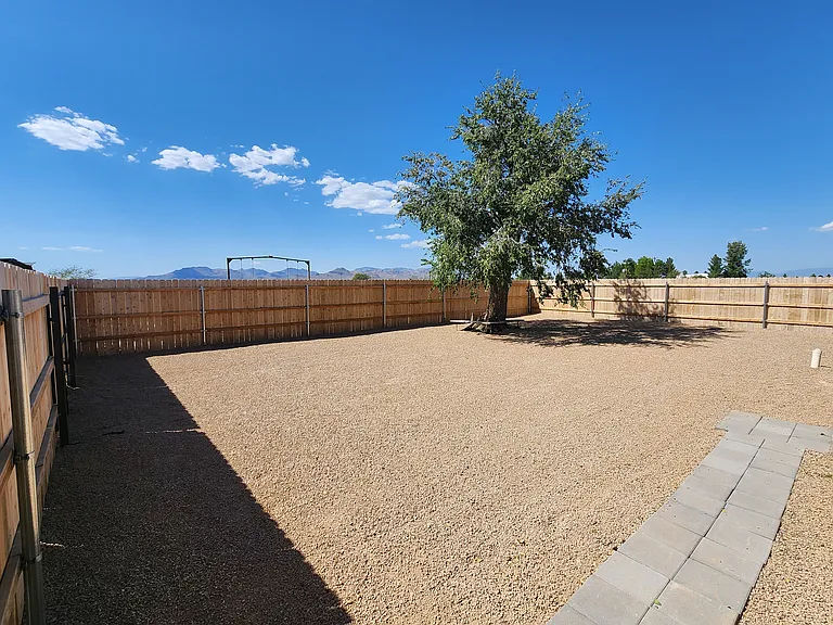 537 S Taylor Rd — Photo 29