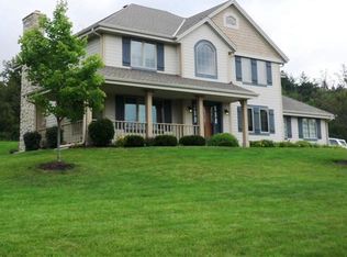 S72W24890 W Wildwood Dr, Waukesha, WI 53189