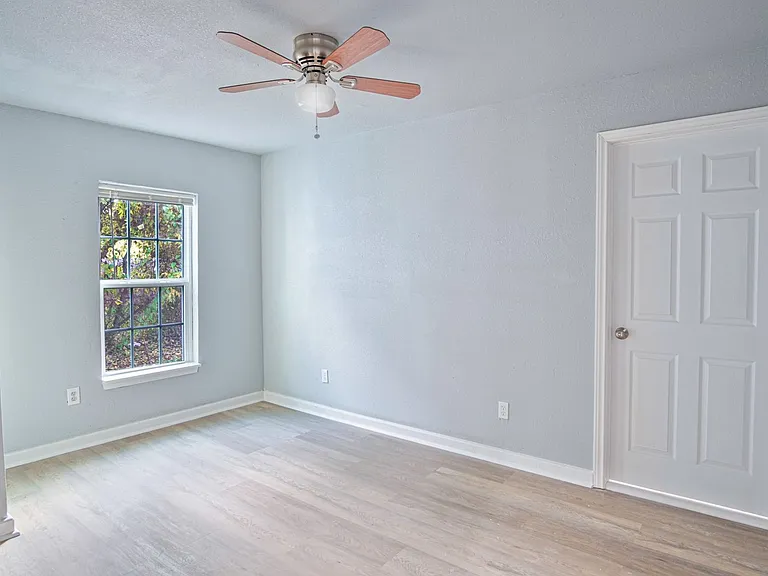 318 Vine St — Photo 19