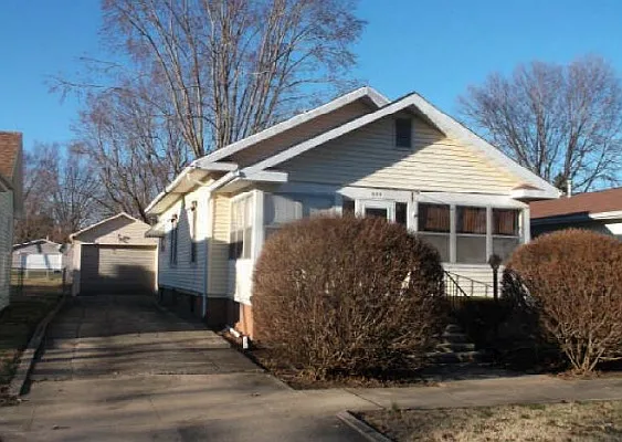 624 E Main St photo 1