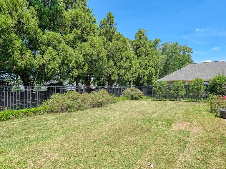 210 Rivermill Ct — Photo 35