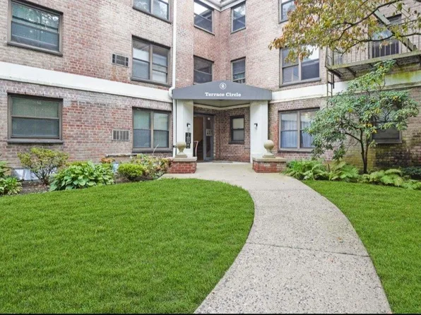 2 Terrace Circle #1H, Great Neck, NY 11021