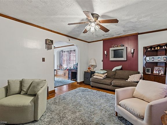 2nd image of 1101 Linden Ave