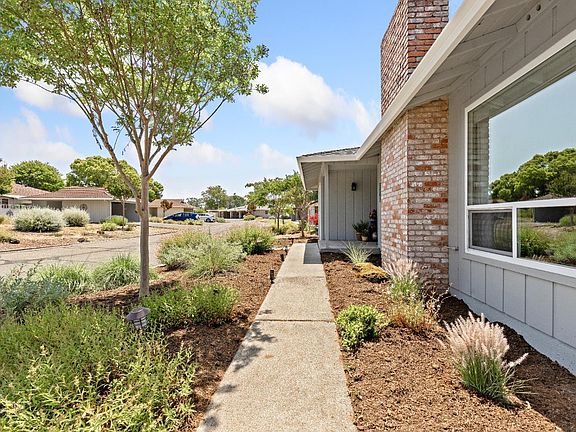 3rd image of 6518 Meadowgreen Place