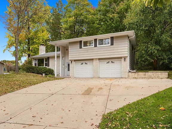 2nd image of 1815 Valorane Blvd