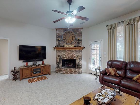 5th image of 2618 Independence Dr