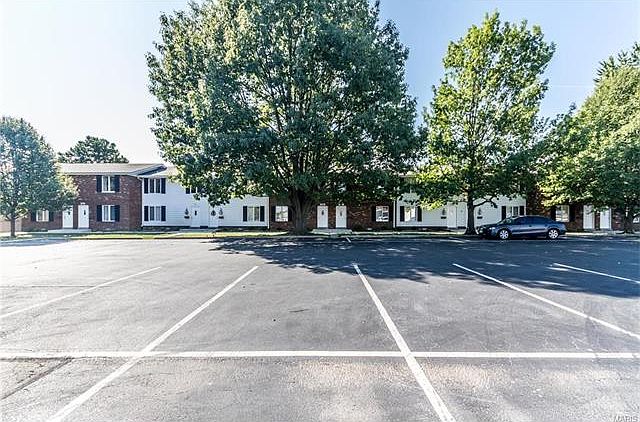 1st image of 700 Southview Plz APT 3
