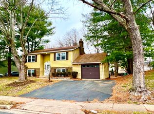 721 Palmer Dr, Herndon, VA 20170