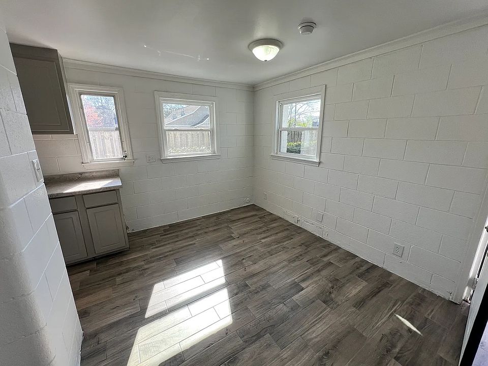 1st image of 722 E Rose Ln #722