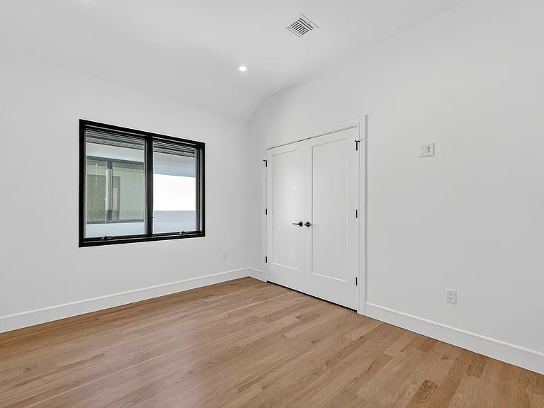 504 2nd St #A — Photo 24