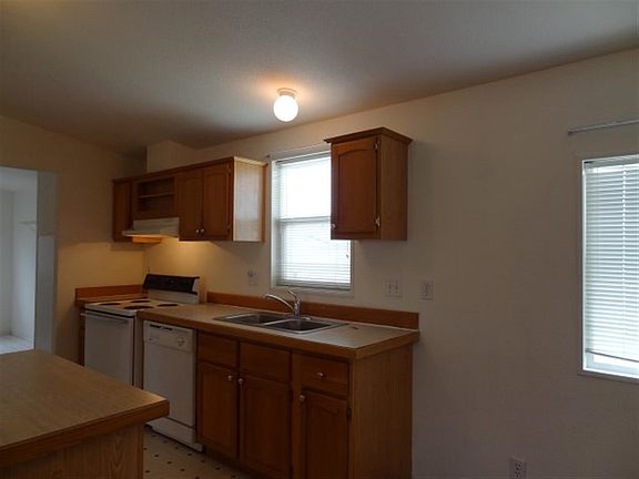 5th image of 319 N Elm Ave