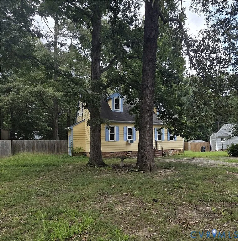 4 bed, 2.0 bath, 1324 sqft, $2,400 — Photo 4