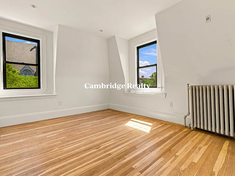 54 Harvard St #3T — Photo 6