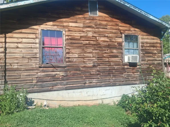 297 Madison St #5270, Huntsville, AR 72740