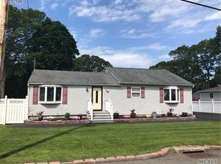 16 Olive St, Lake Grove, NY 11755
