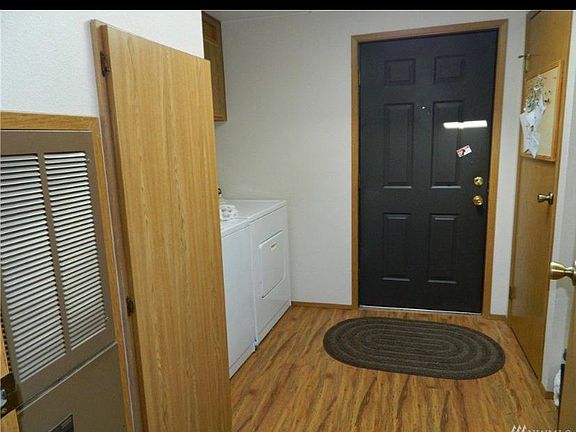5th image of 414 9th Ave NE
