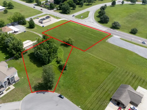 703A S Greenbriar Rd, Carterville, IL 62918