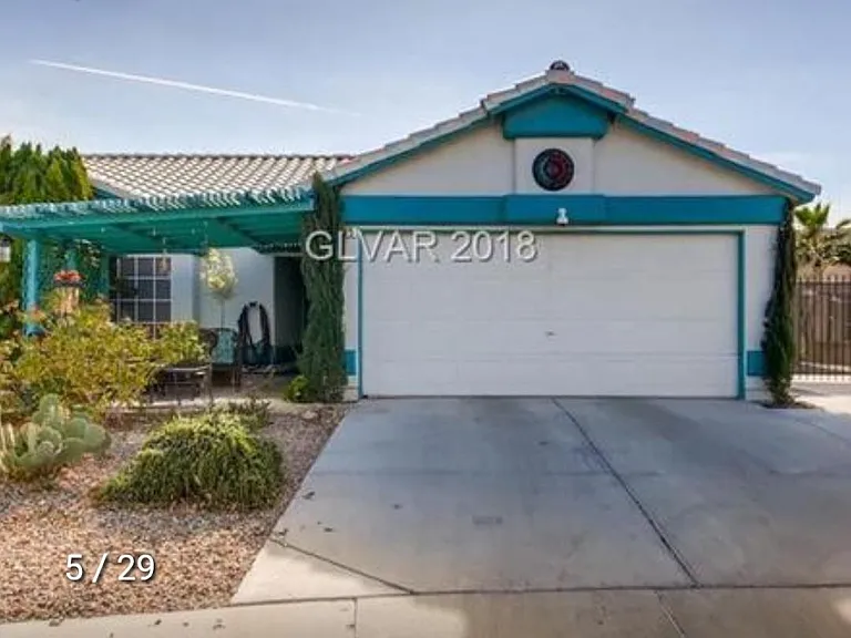 565 Sentry Ave — Photo 1