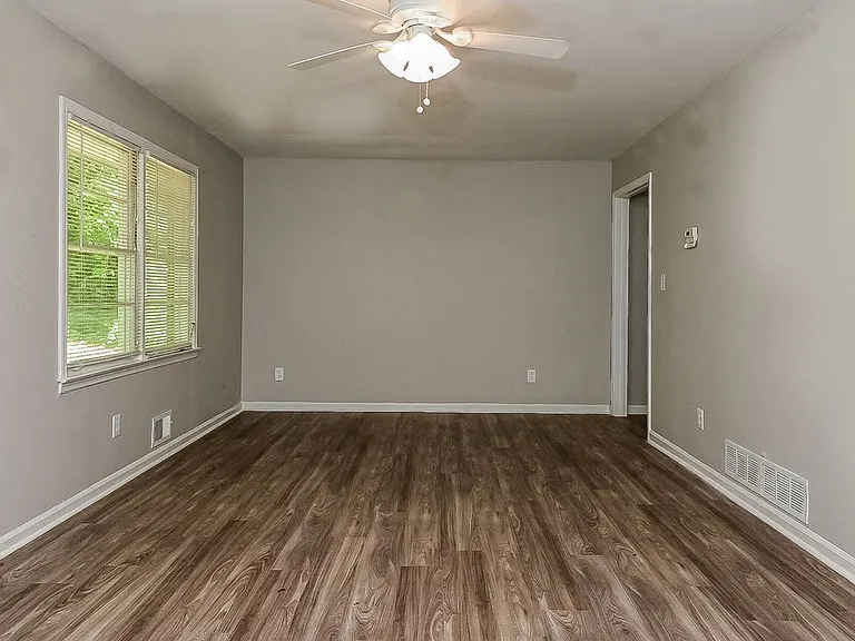 7015 Knollwood Dr — Photo 13