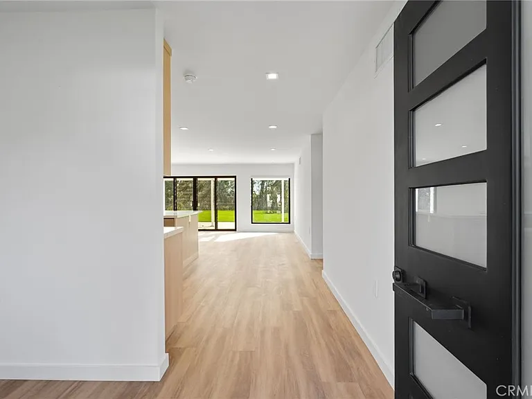 6108 Sadring Ave — Photo 7