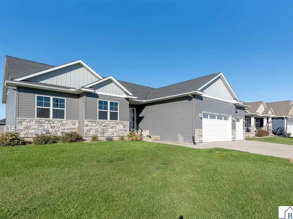 1763 Raymond Dr, North Mankato, MN 56003