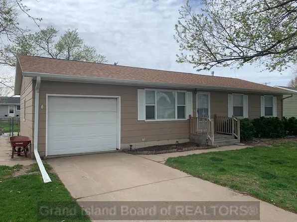 1219 Crane Ave, Hastings, NE 68901