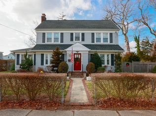 174 S Bay Ave, Islip, NY 11751