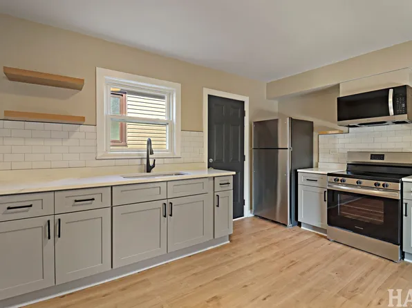 7321 14th St APT B, Forest Park, IL 60130