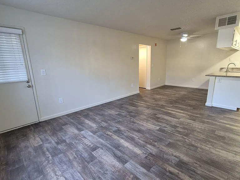 Foxworth Apartments — Photo 38