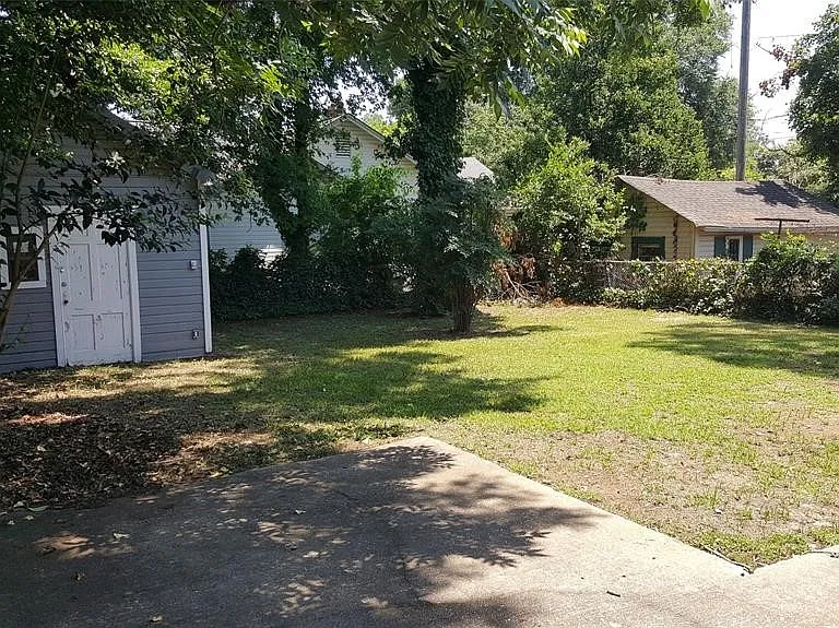2243 Winona Ave — Photo 19