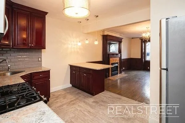 Rented by Real Street Inc | media 6