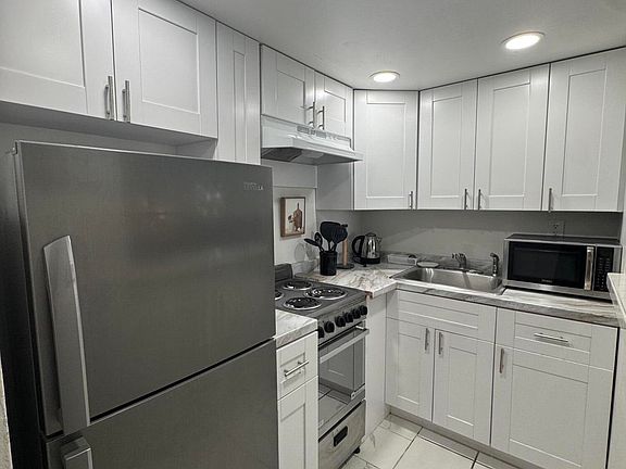 4th image of 811 SE 16th St APT 206