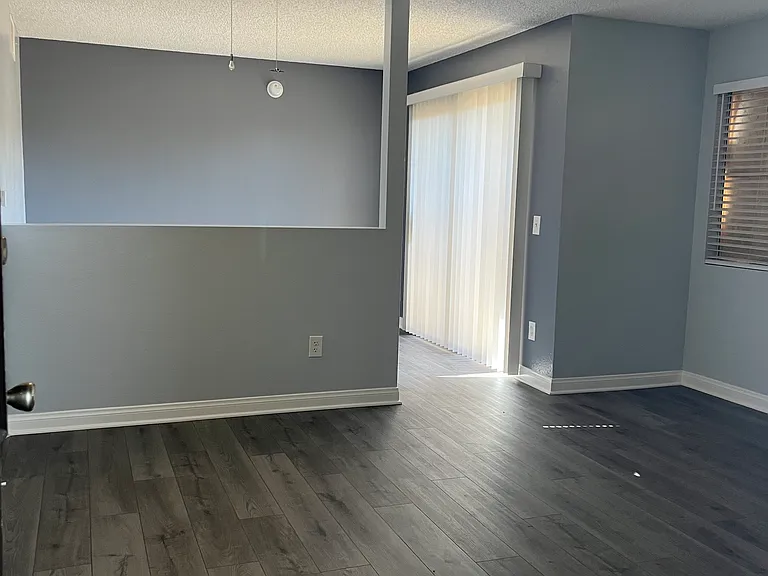 Studio- 512SF- Living Room