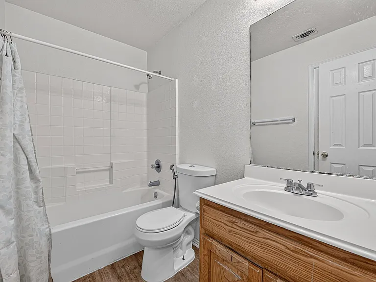 803 E Alexander Ln — Photo 7