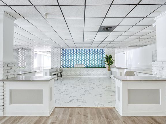 3rd image of 1520 Jeffords St #405