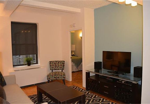 5th image of 150 W 51st St APT 1624
